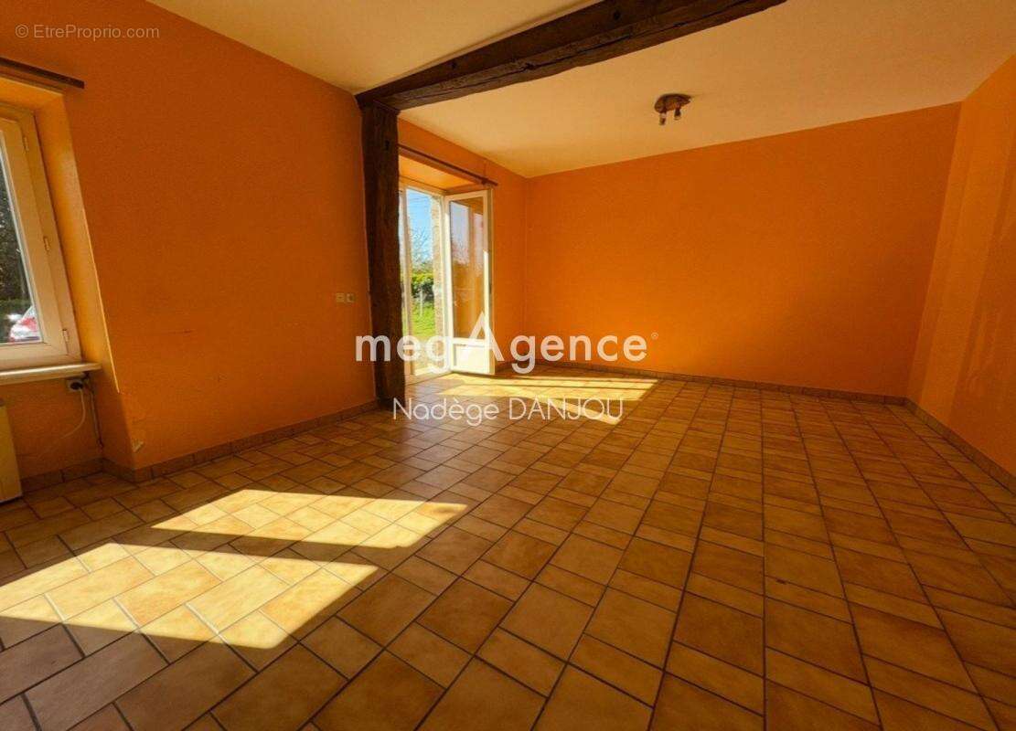 Maison à SAINT-SEVER-CALVADOS