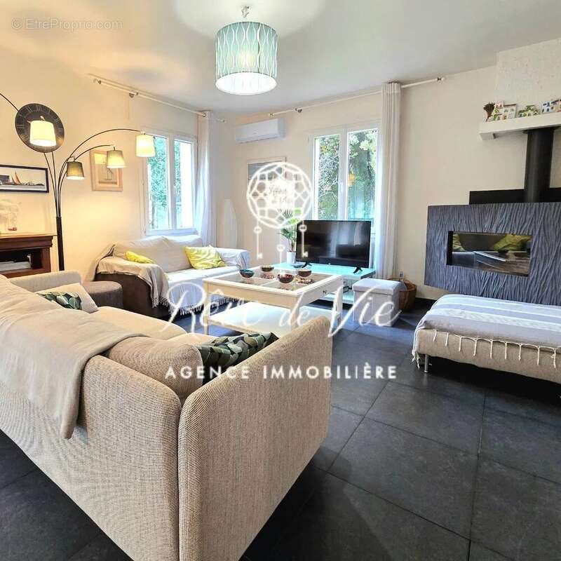 Maison à BORMES-LES-MIMOSAS