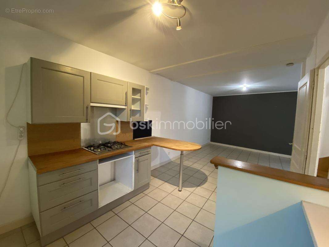 Appartement à SAINT-GENIS-LES-OLLIERES