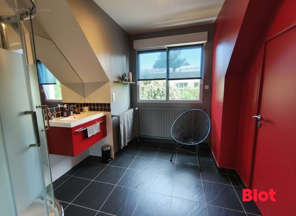 Maison à MONTREUIL-LE-GAST
