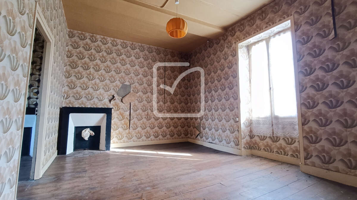 Maison à NEGRONDES