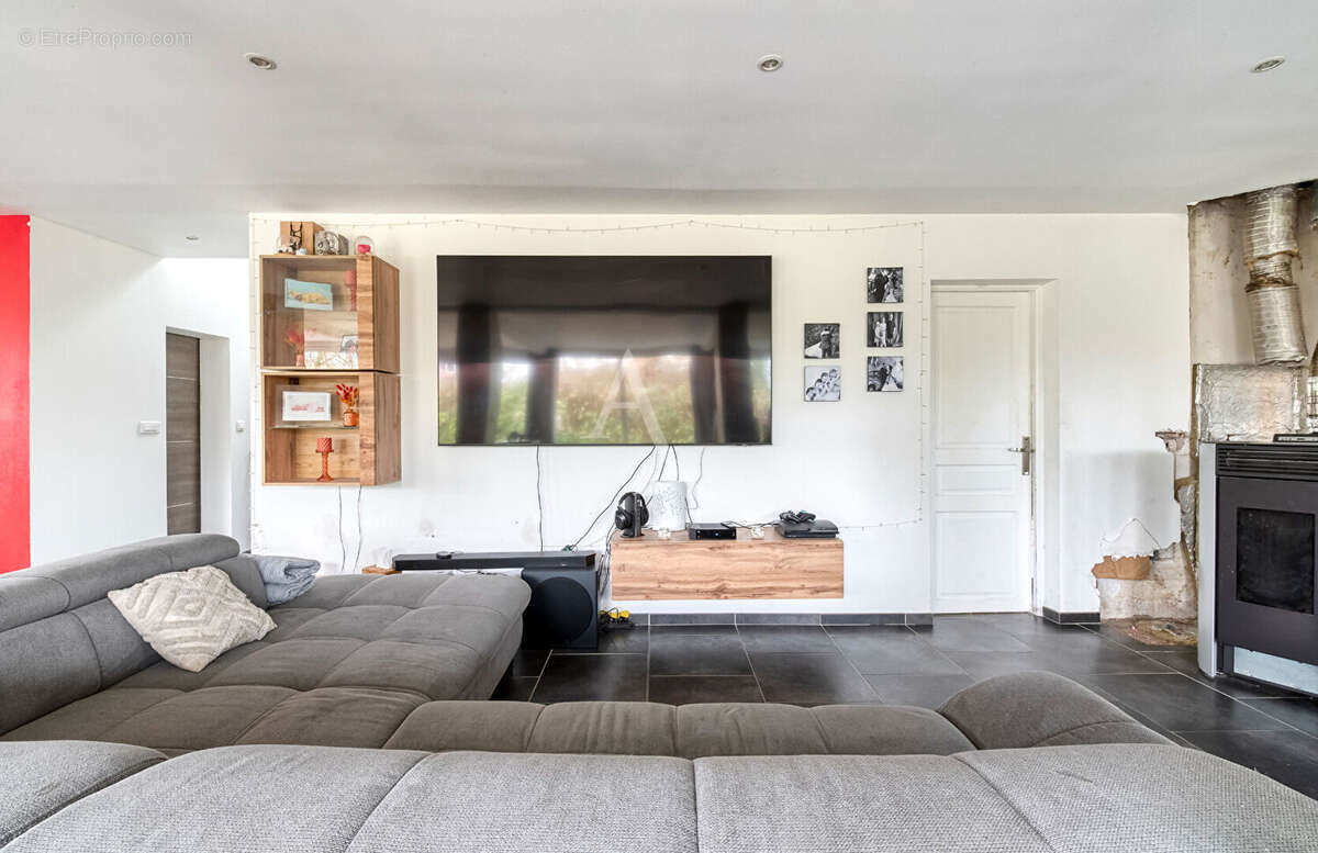 À VENDRE  - Maison de 122 m² - Brissarthe / Chemiré - À deux pas de la Sarthe - photo 4