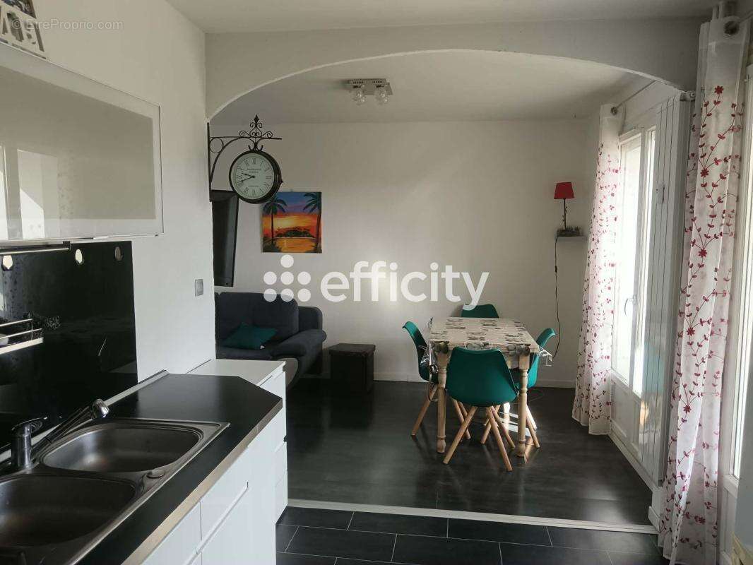 Appartement à SURY-LE-COMTAL