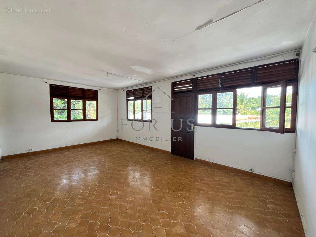 Maison à LES ABYMES