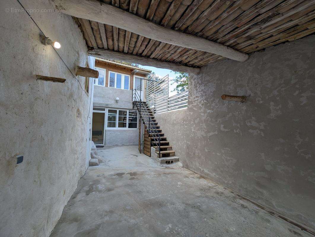 Maison à SAINTE-ANASTASIE