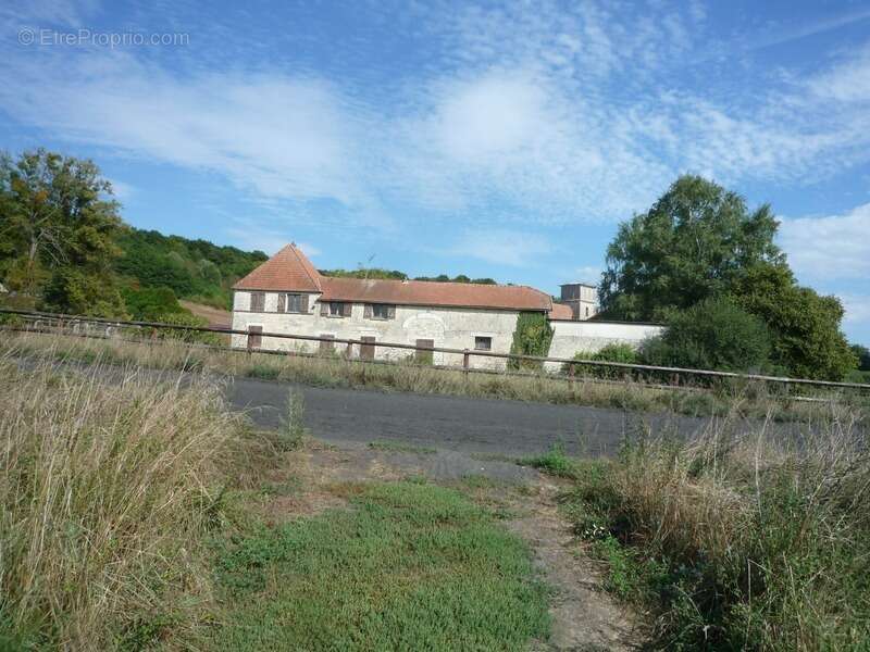 Maison à COUCY-LE-CHATEAU-AUFFRIQUE