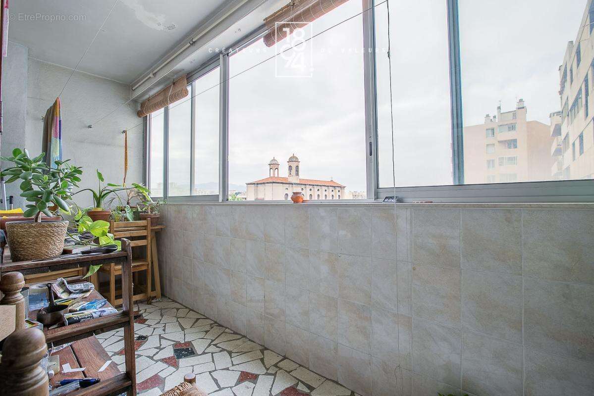 Appartement à MARSEILLE-4E