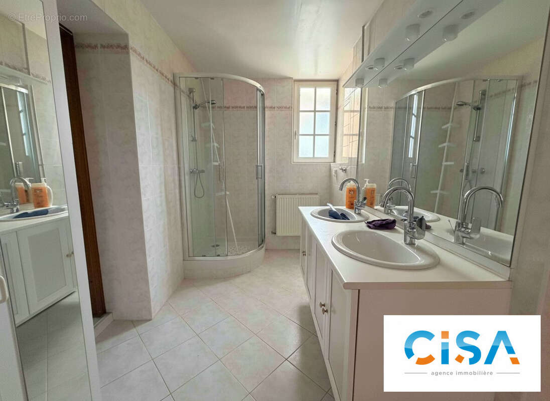 Maison à ESTREES-SAINT-DENIS