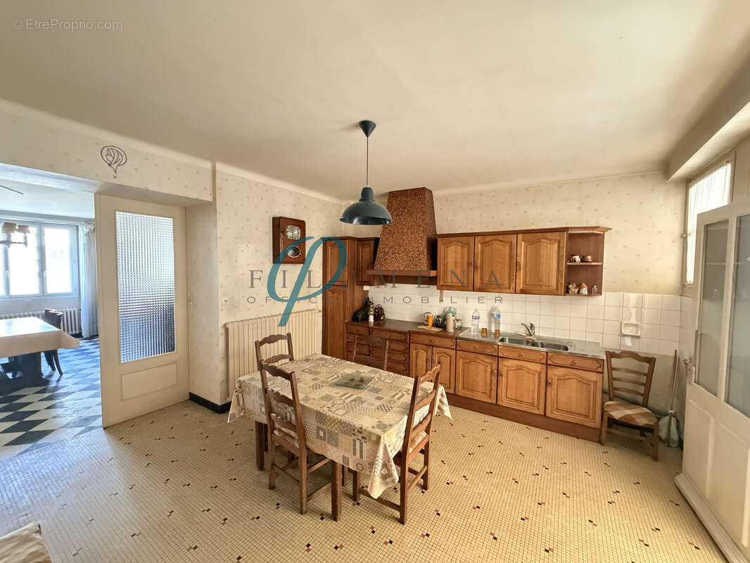 Maison à MONTREVAULT