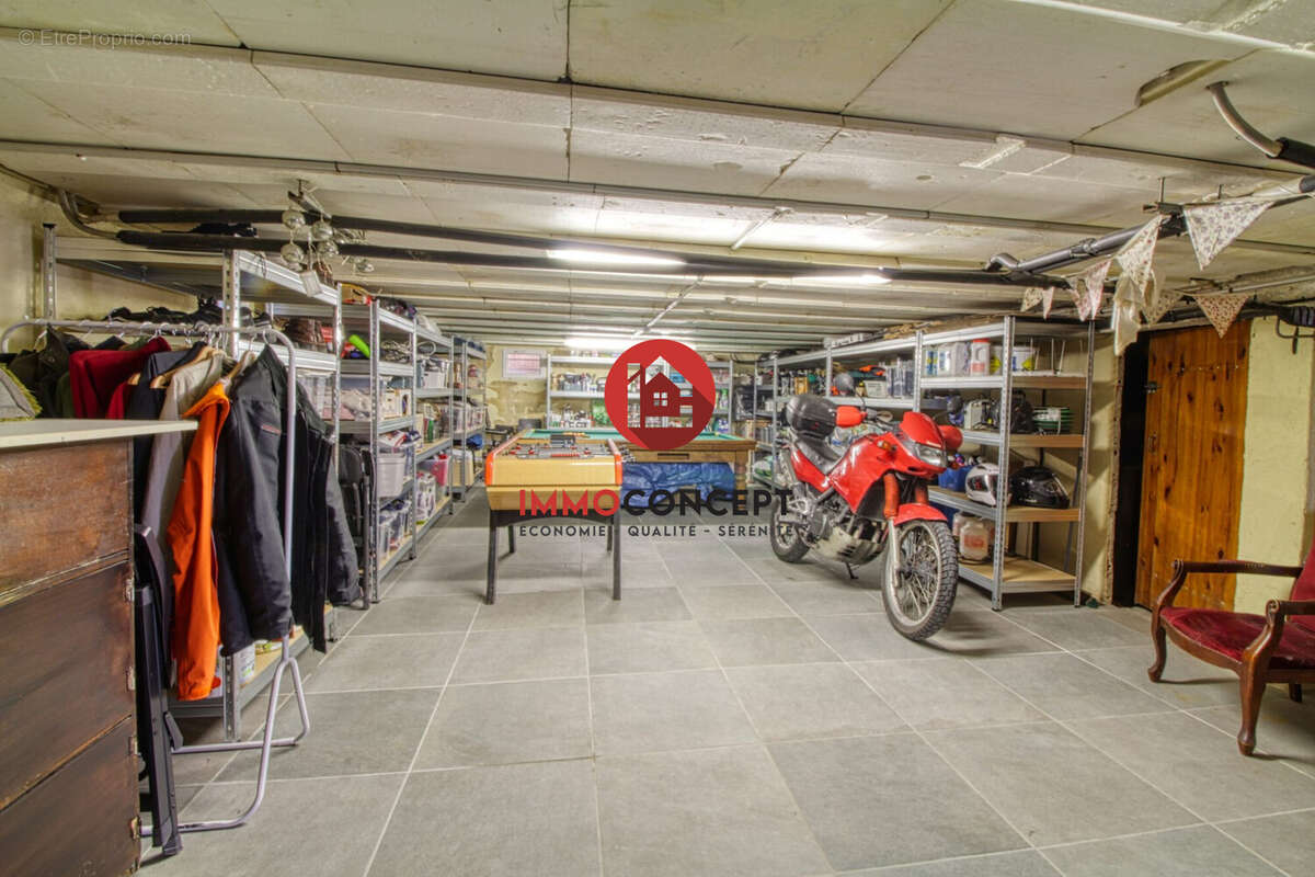 Garage - Maison à PUJAUT