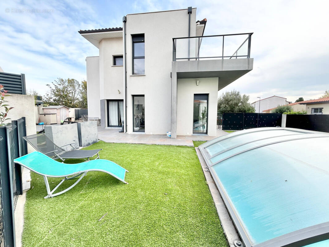 Maison à SAINT-ESTEVE