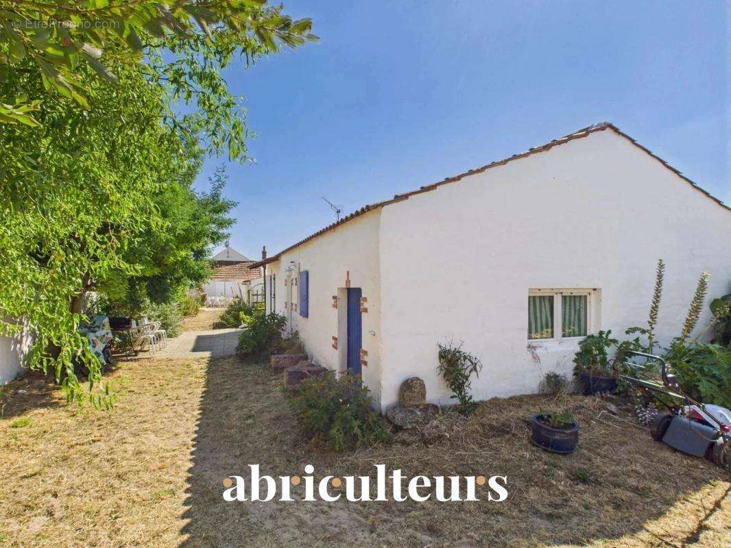 Maison avec grand terrain et dans le centre ville en vente à La Barre-de-Monts (85550) - photo 14