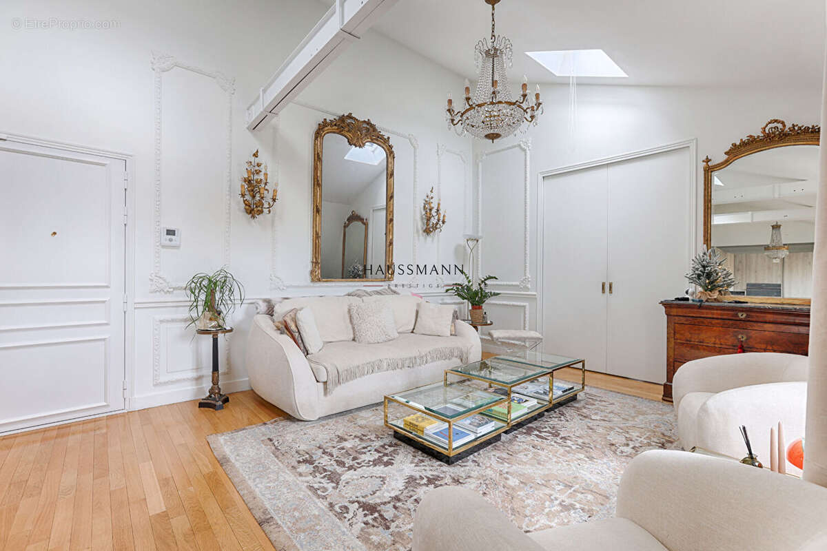 Appartement à PARIS-8E