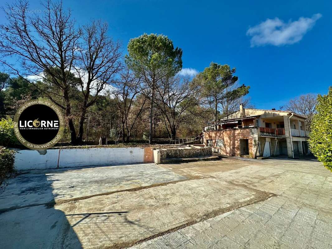 Maison à LE PUY-SAINTE-REPARADE