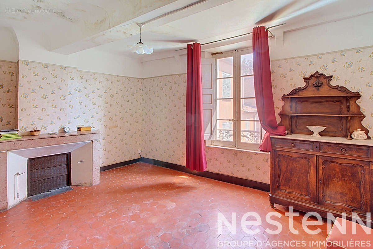 A VENDRE SUR LORGUES -Immeuble en Centre-Ville avec Jardin et Fort Potentiel - photo 3