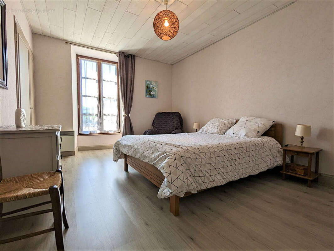 Maison d'habitation avec jardin et garage - Proximité du centre ville - photo 7