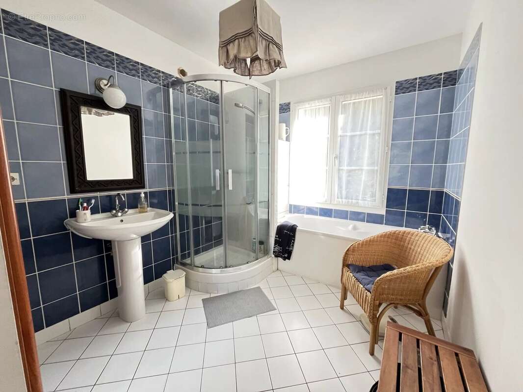 Maison à SAINT-ETIENNE-DE-MONTLUC