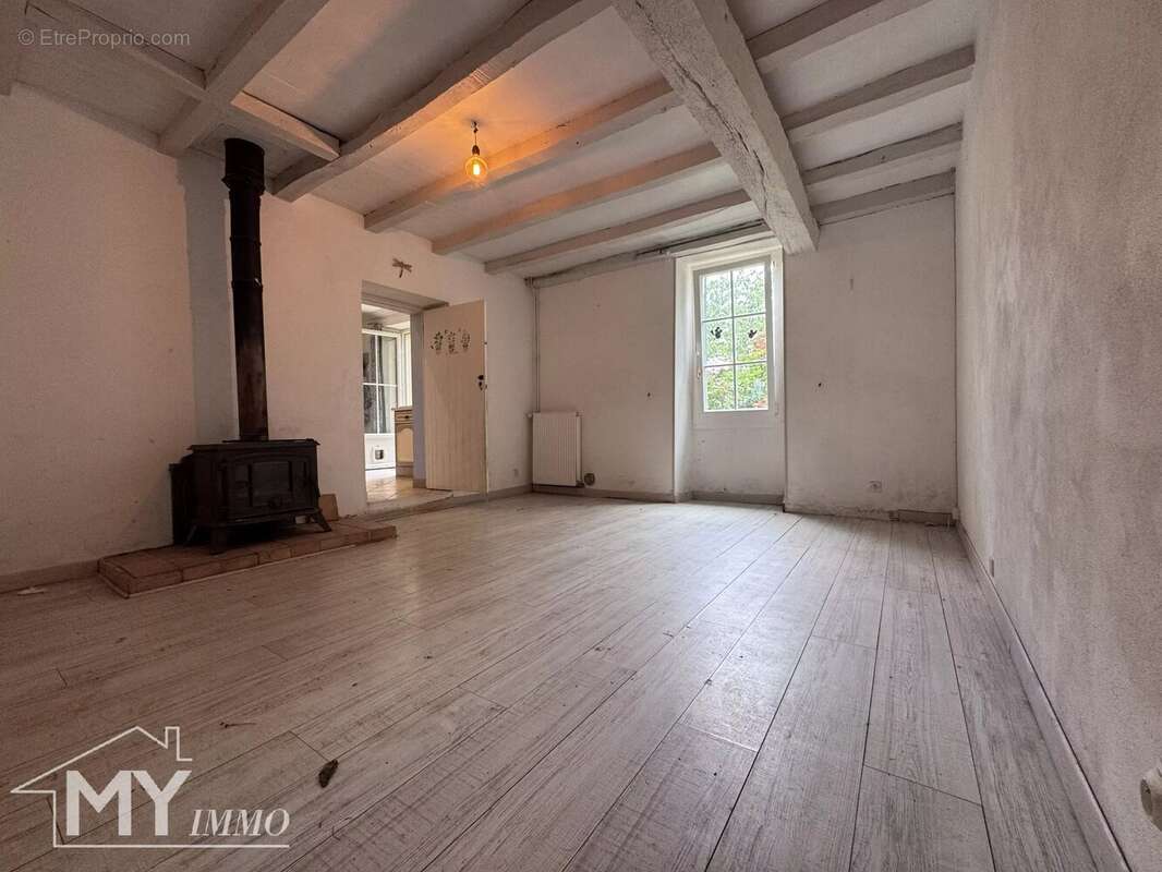 SAINT MÉARD DE GURÇON – Maison en pierre avec grange - photo 5