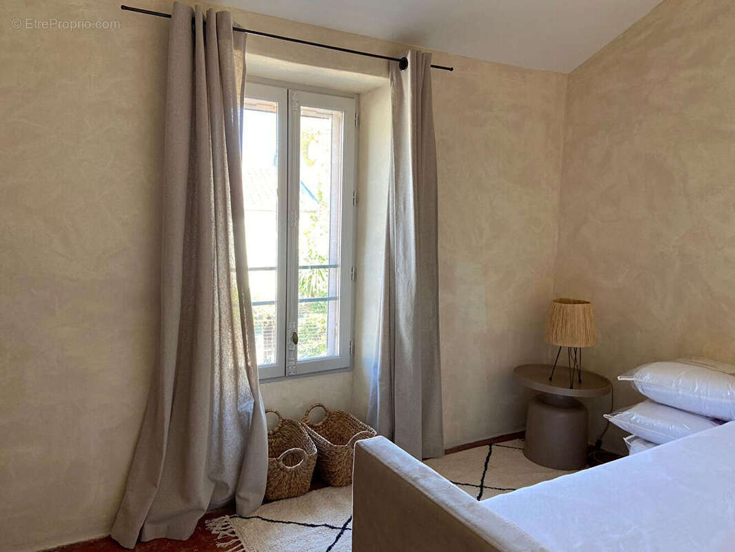 Maison à FONTVIEILLE