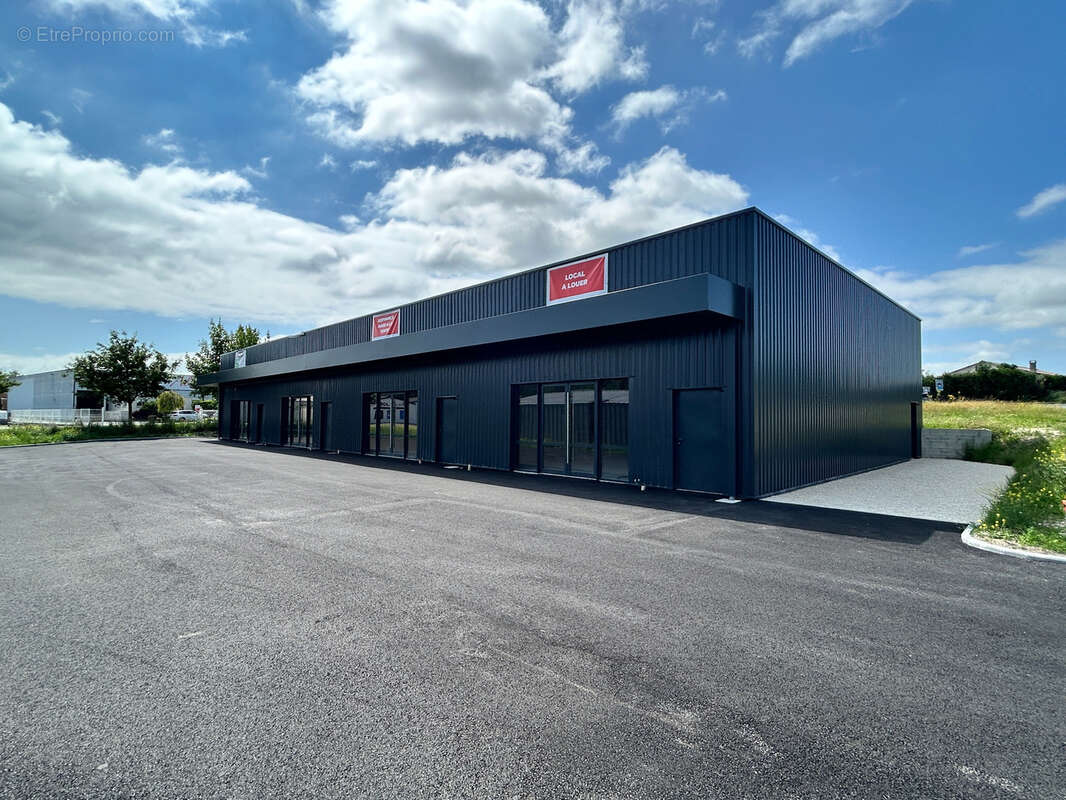 Batiment commercial locatif - vente d'un lot - photo 2