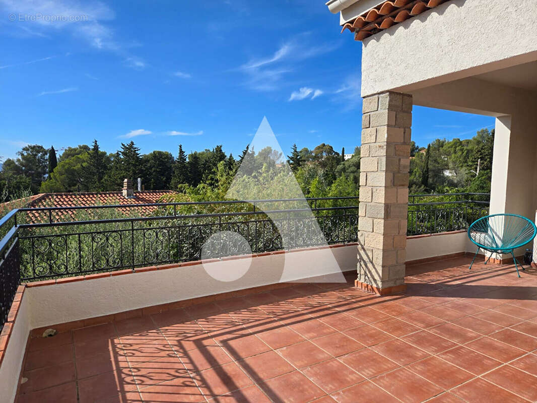 Appartement T4 de 122.19 m2- SAINT RAPHAEL - photo 2