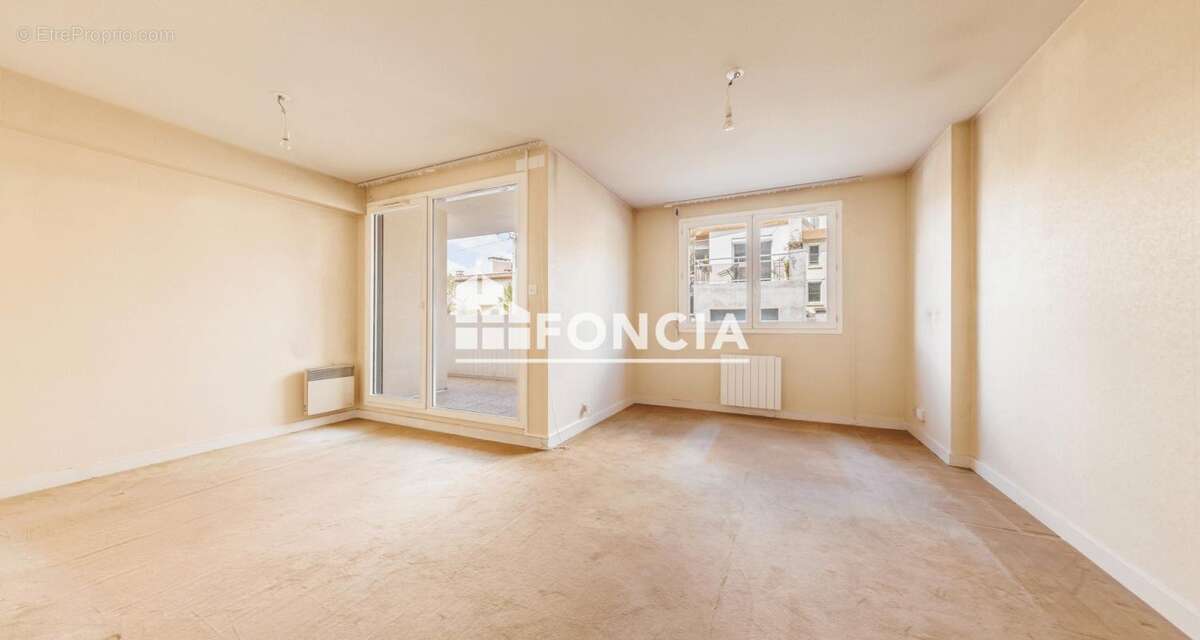 Grand T2 traversant avec balcon, parking et cave - photo 5