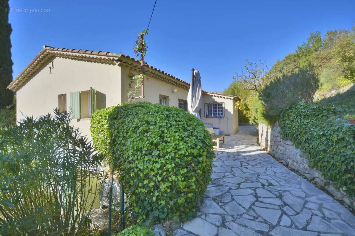 Maison à TOURRETTES-SUR-LOUP