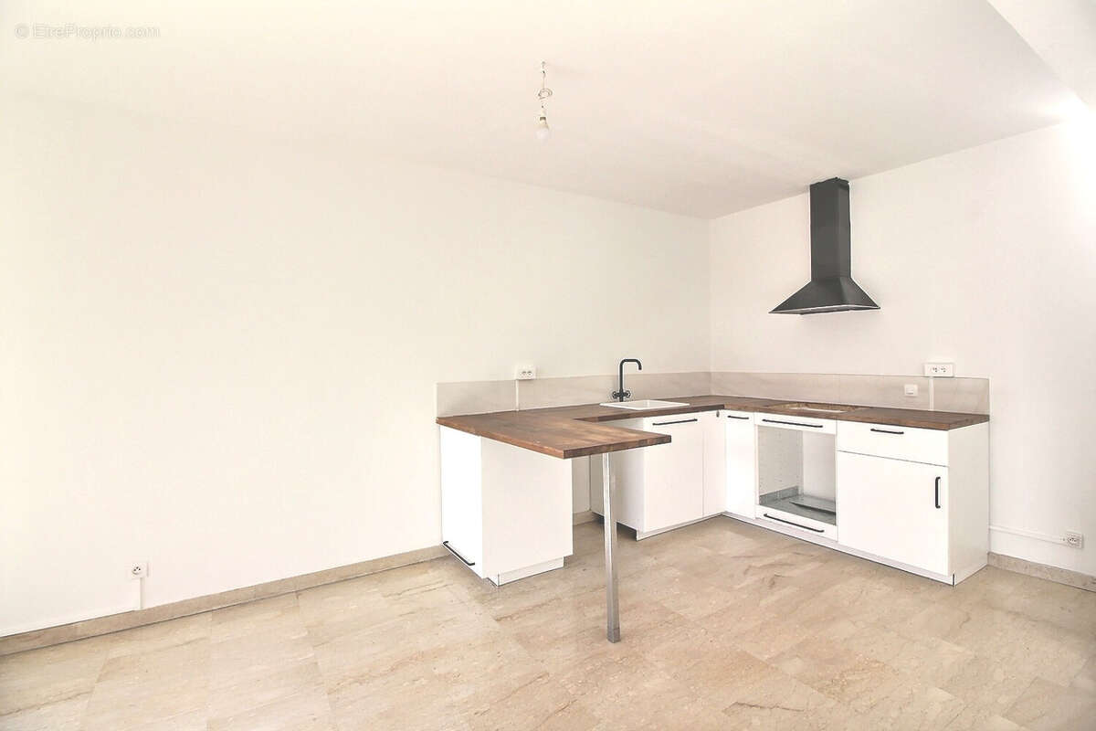 Appartement à MARSEILLE-5E