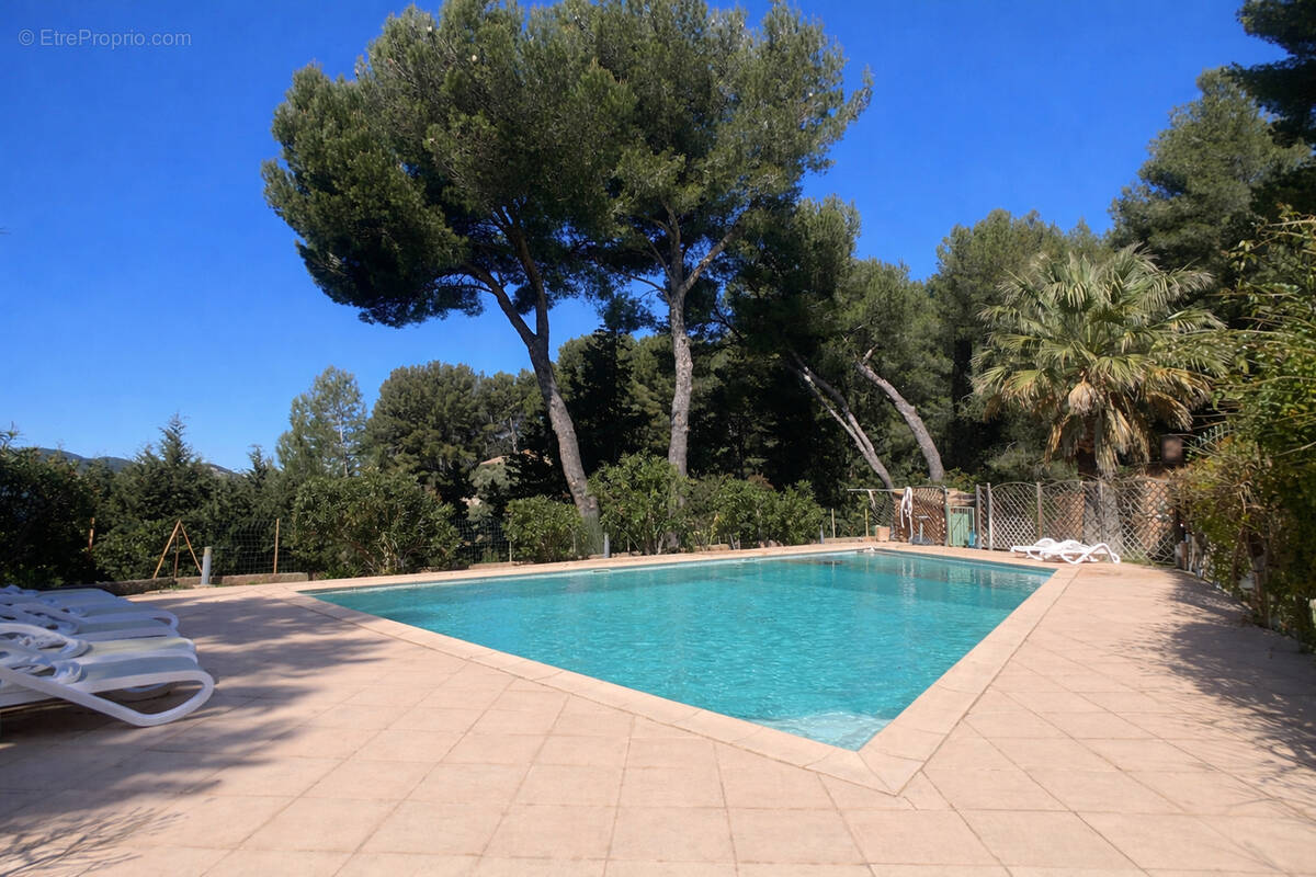 Appartement à LE CASTELLET