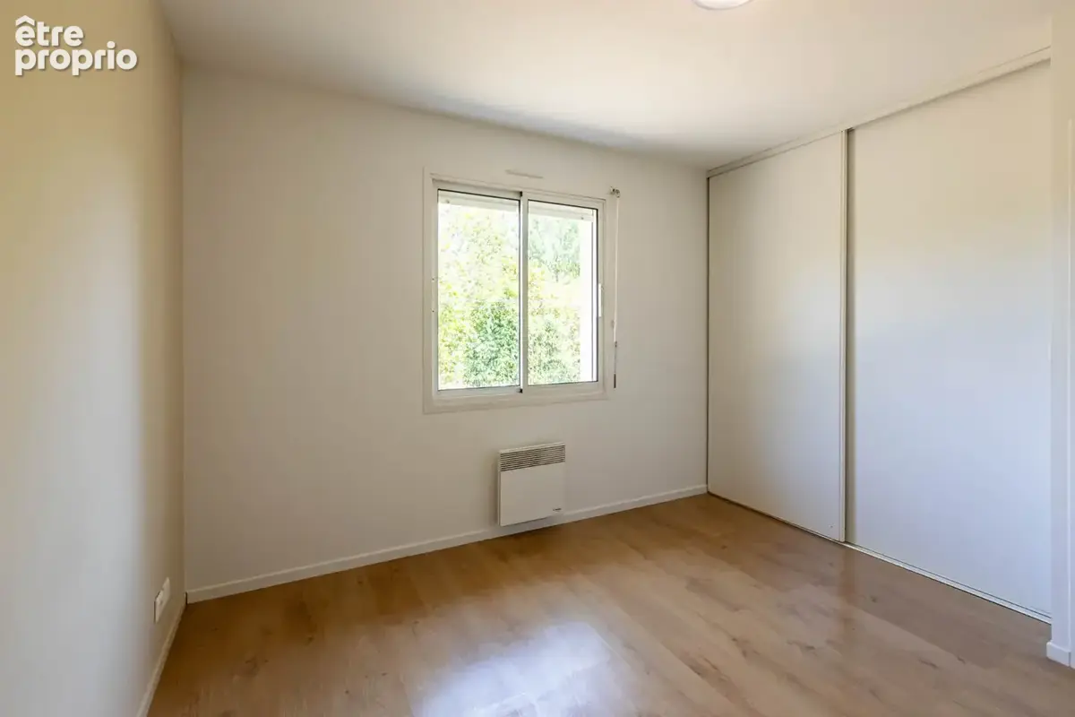 Maison de plain-pied : 3 chambres, jardin et garage - photo 8