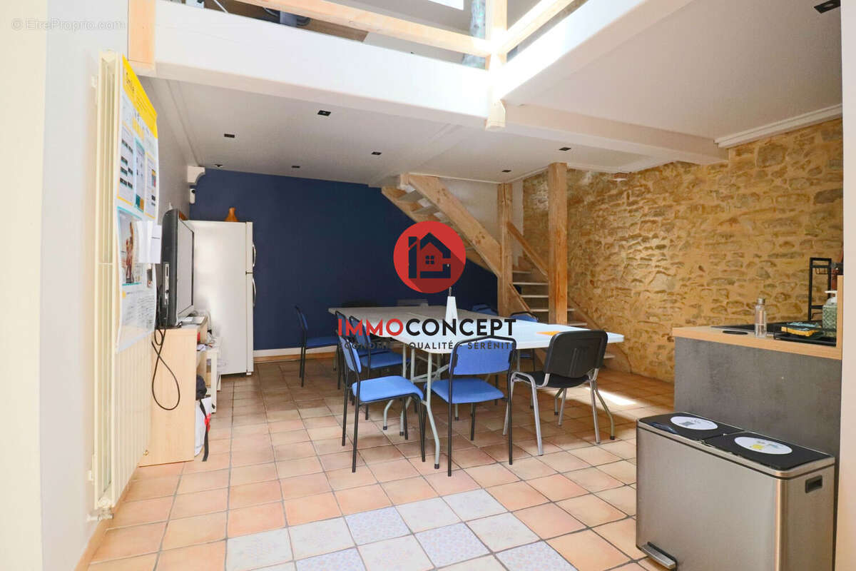 Maison à LAUDUN-L'ARDOISE
