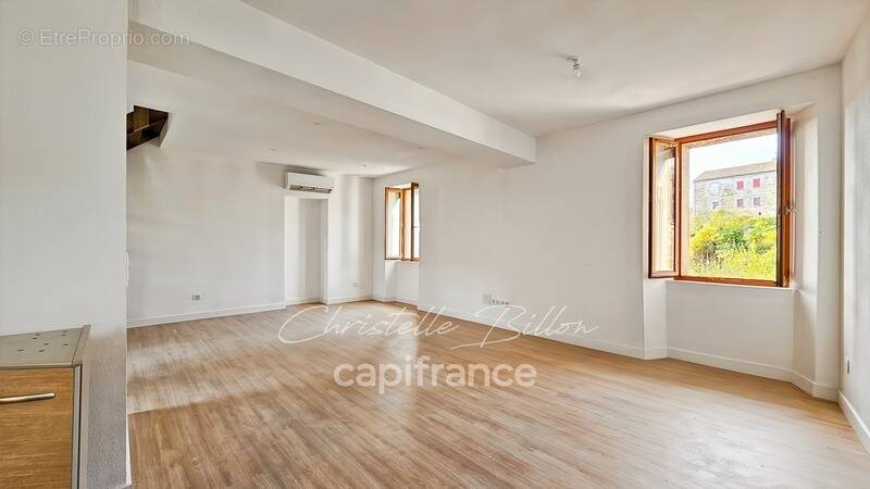 Appartement à LEVIE