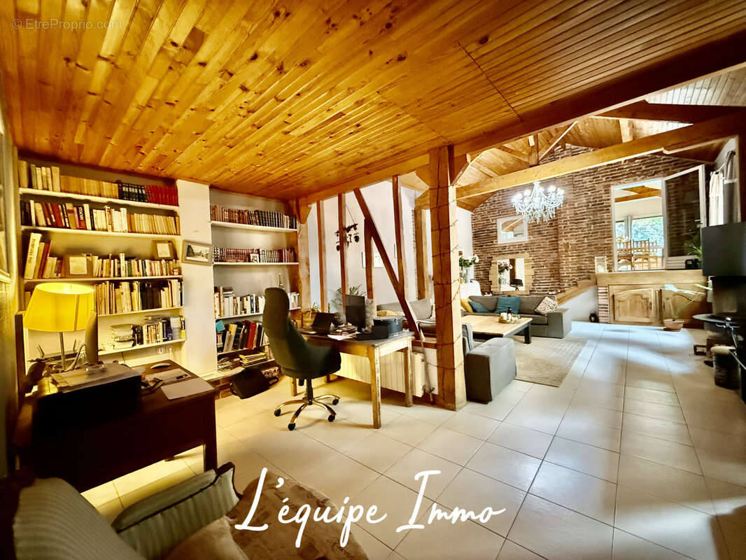 En cœur de ville, demeure familiale aux volumes exceptionnels avec jardin intime et piscine - photo 5