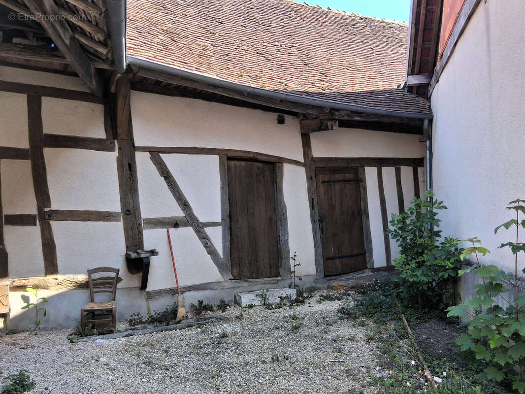 Maisons de bourg avec cachet et dépendances - photo 12