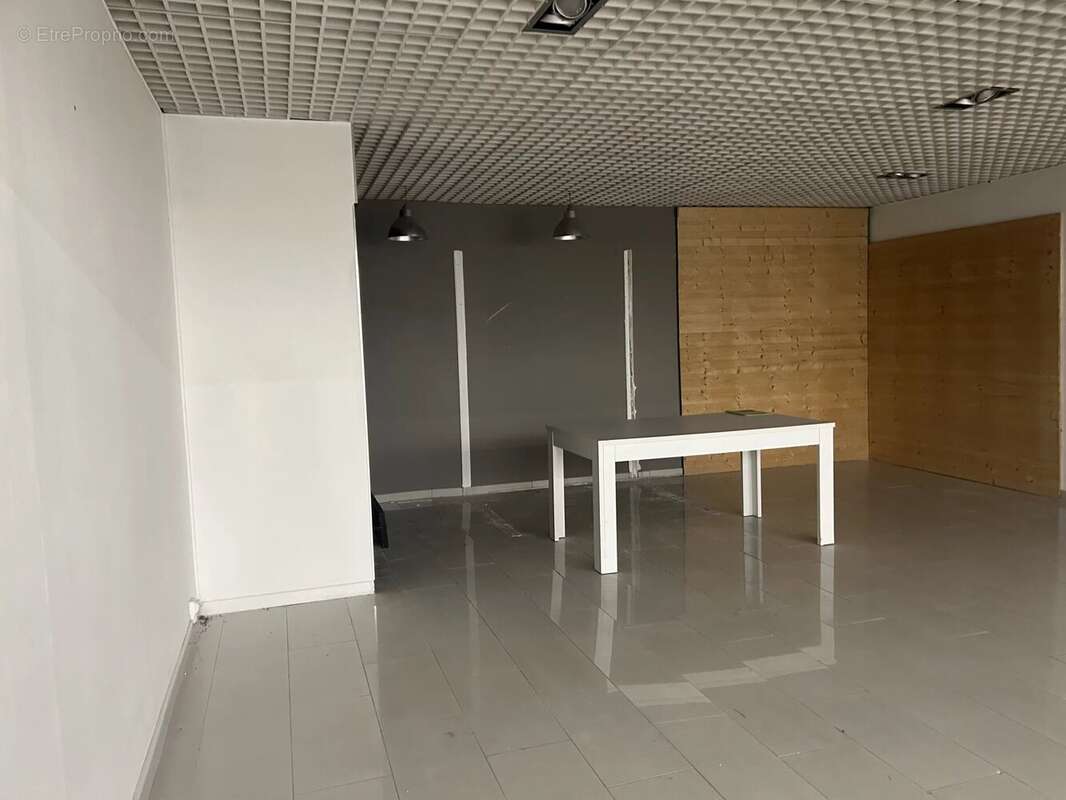 Local commercial - photo 2
