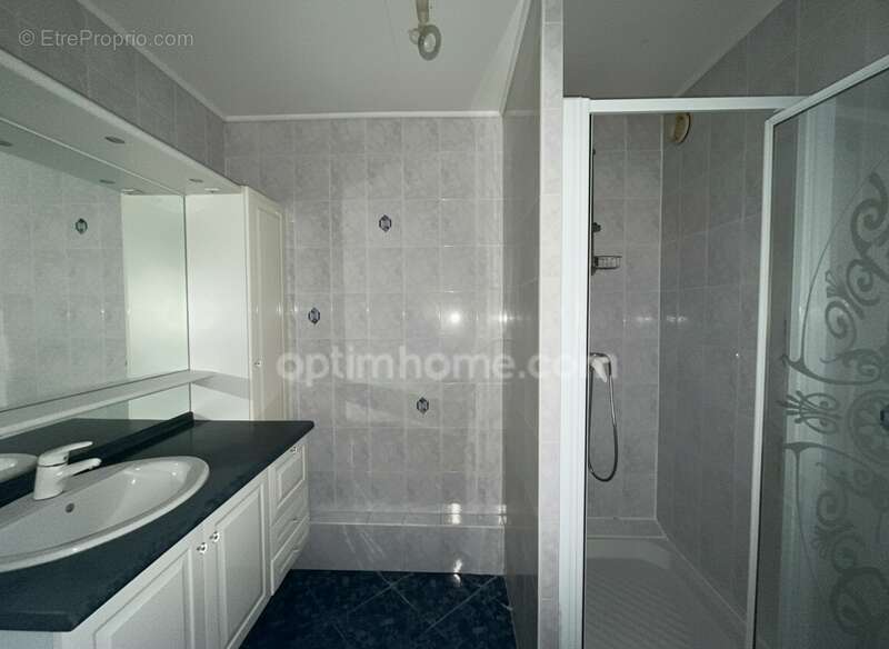 Appartement à MEYZIEU