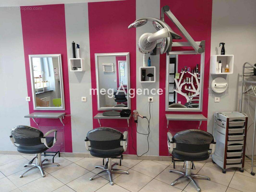 Commerce à BAGUER-MORVAN