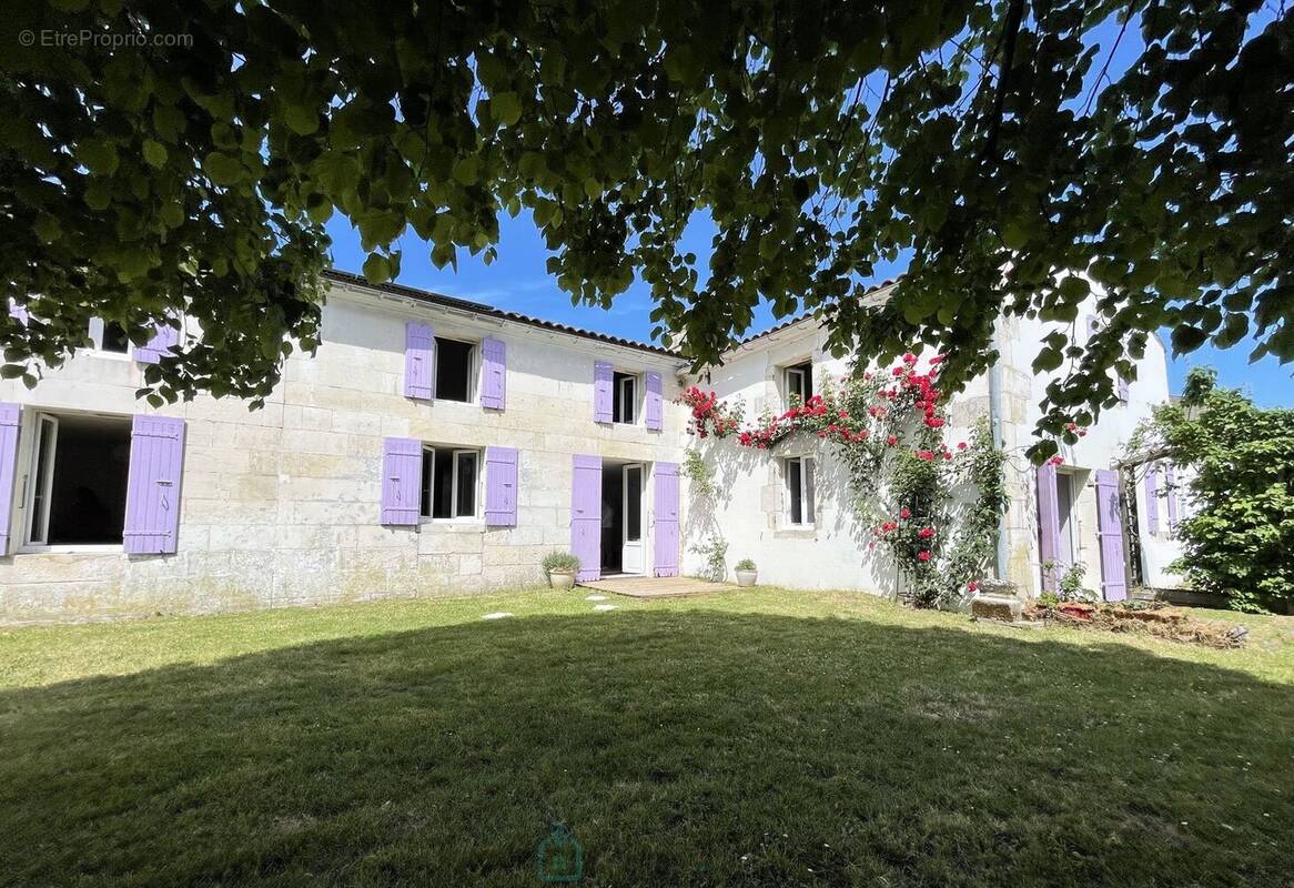 Maison à NIEUL-LES-SAINTES