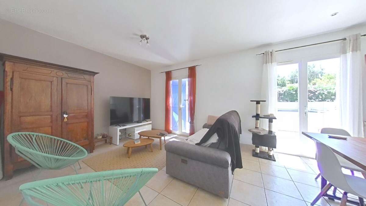Maison à OUVEILLAN
