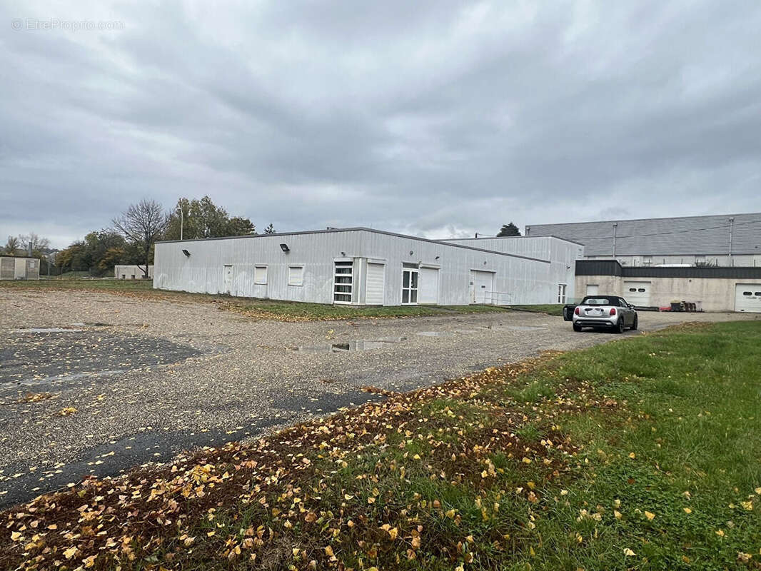 Commerce à PONT-EVEQUE