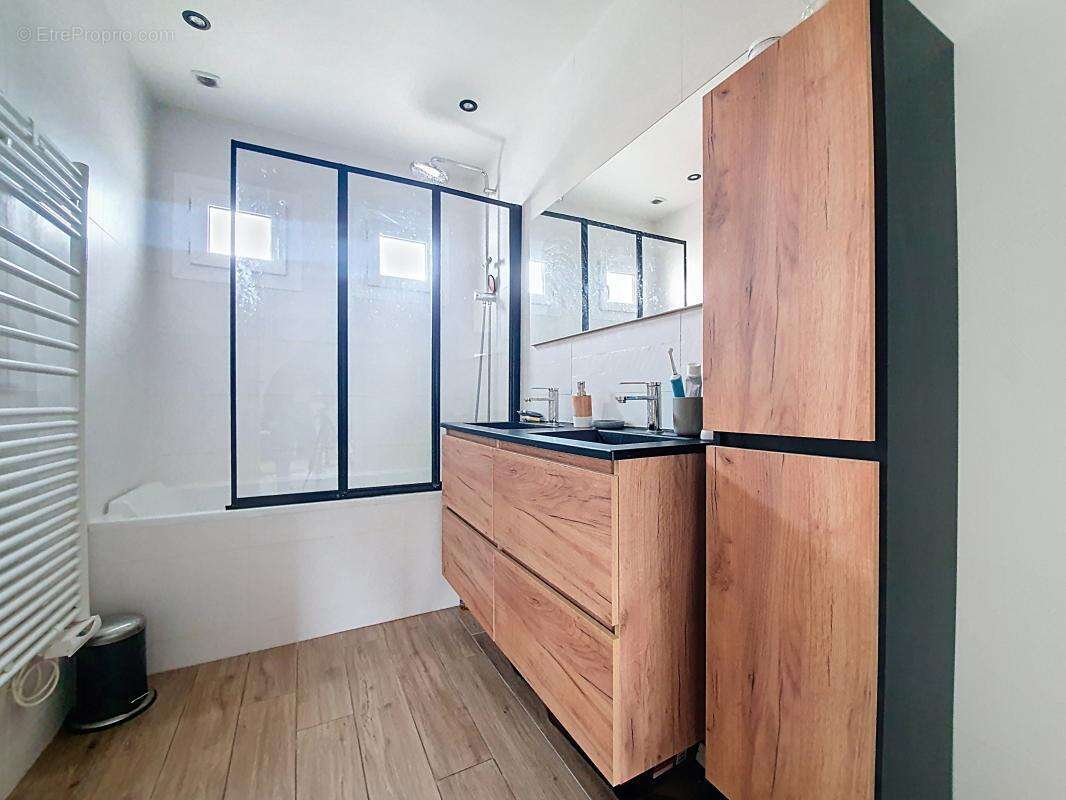 Maison - 2 Chambres - Possibilité 3 supplémentaires - Véranda - Jardin - Au calme - Proche toutes commodités - photo 12