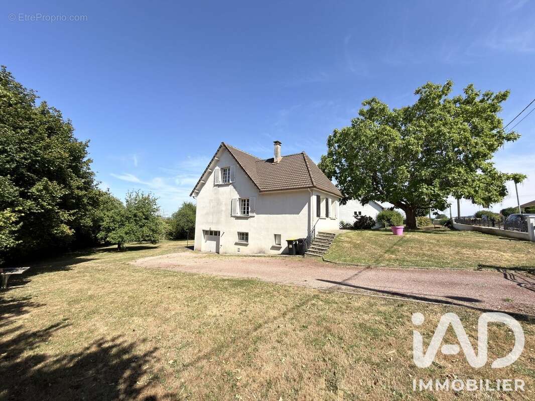 Maison 150 m² à Saint-Sulpice-Le-Gueretois  - photo 2