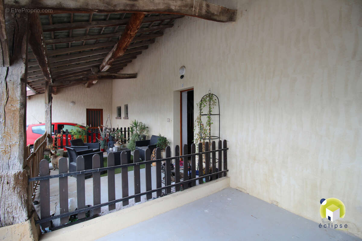 Maison à CURTAFOND