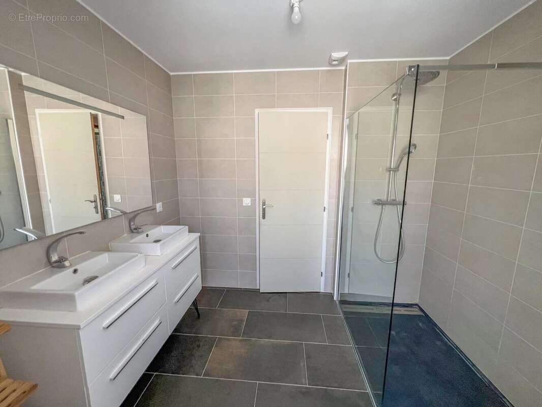 Maison à LE MESNIL-SAINT-DENIS