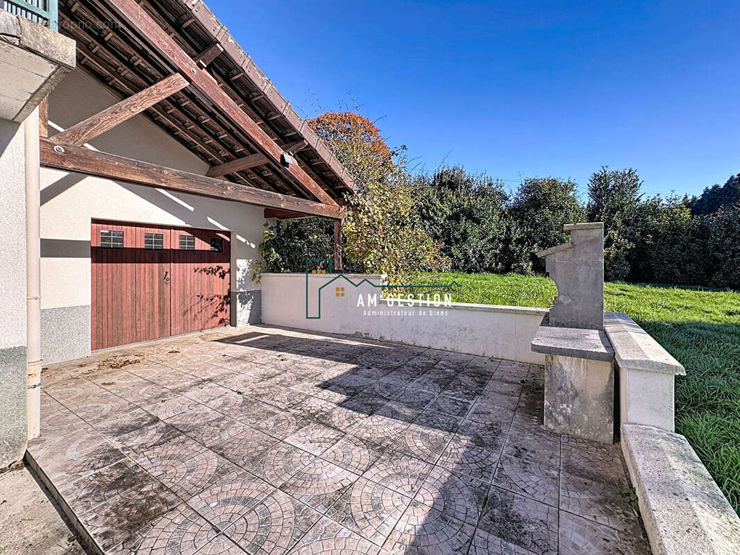 Maison à BONNAC-LA-COTE