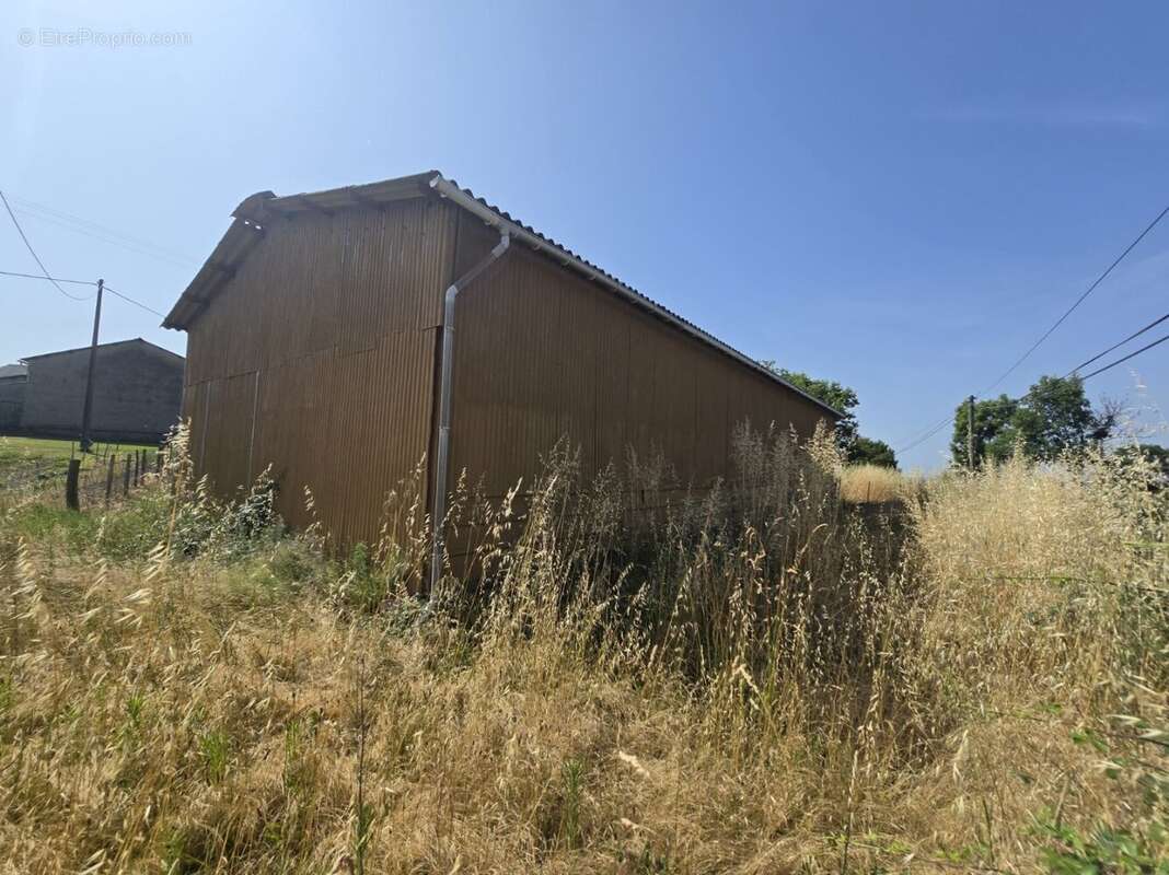 Sauveterre - batiment de 180m² - photo 10