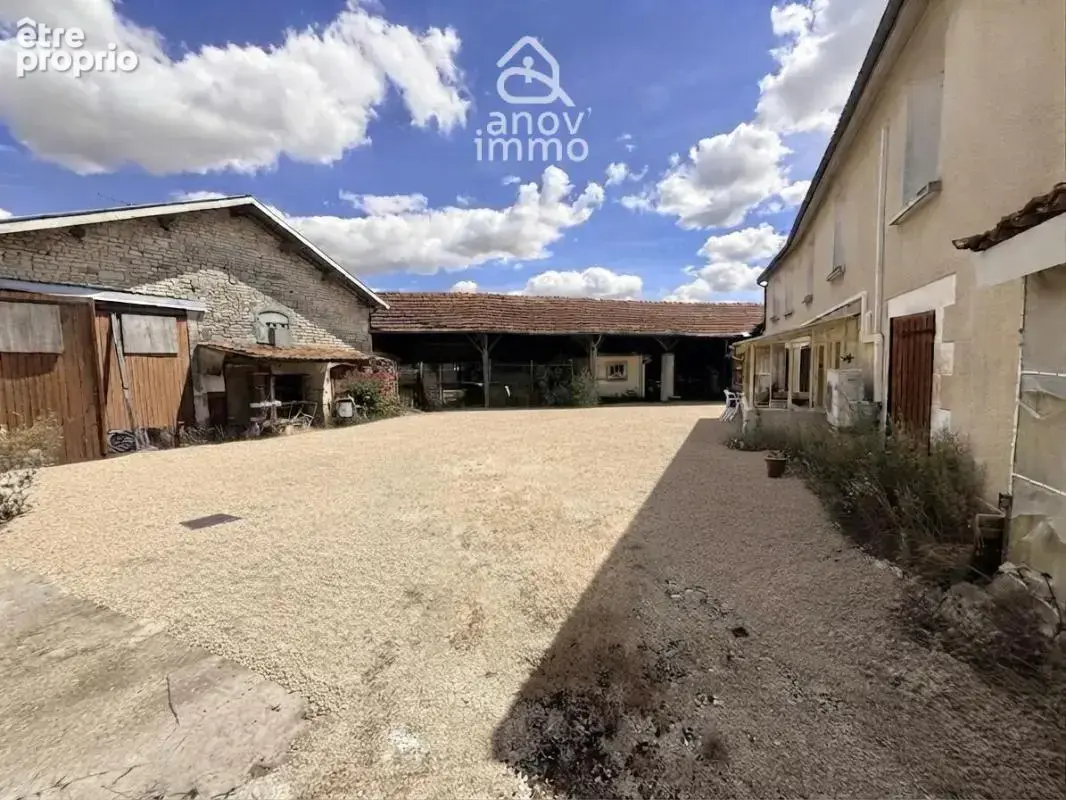Maison familiale avec nombreuses dépendances à CHAMPNIERS - photo 20