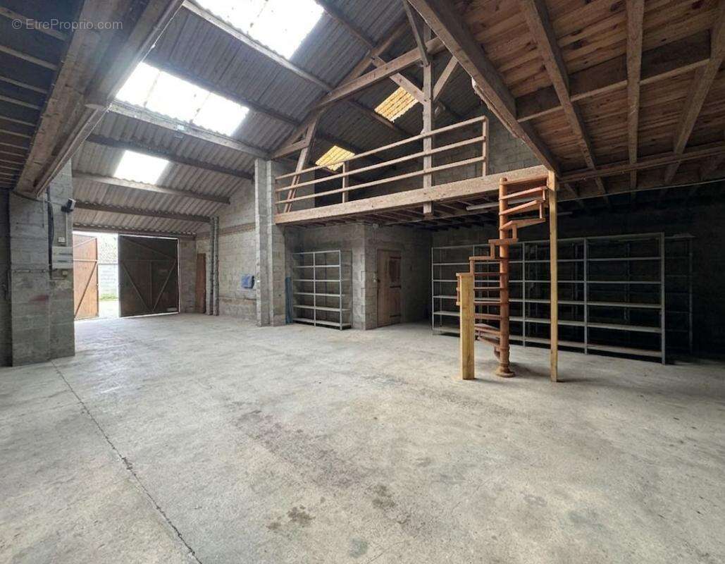 Commerce à CREVECOEUR-LE-PETIT