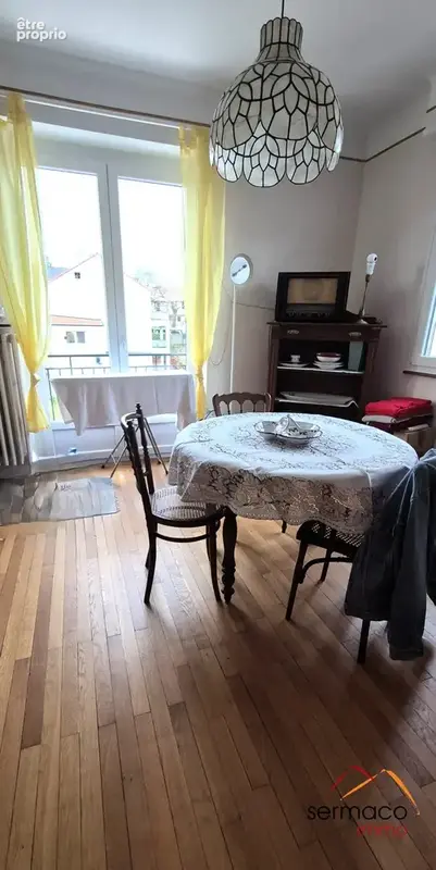 séjour (ou chambre) 1er étage 