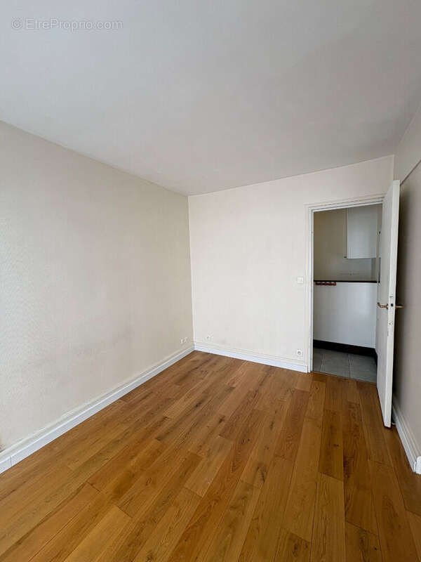 2 pièces avec ascenseur, cave et parking étage élevé - photo 3